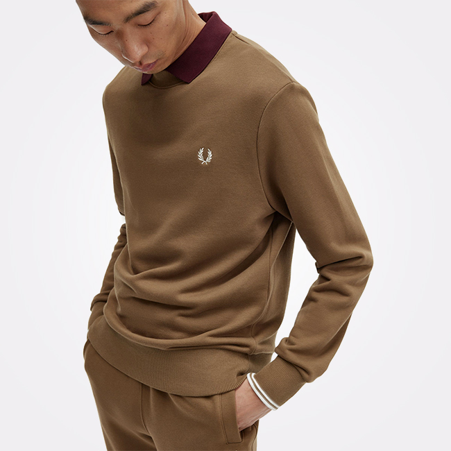 Fred Perry – Felpa Girocollo M7535 M02 Rosso Bruciato New SS25
